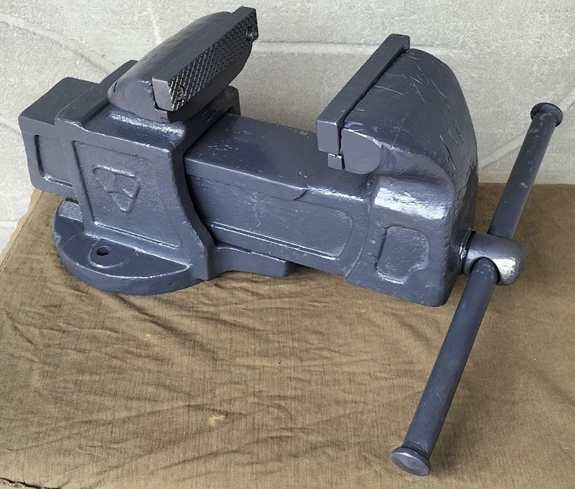 Лещата слюсарні (тиски)