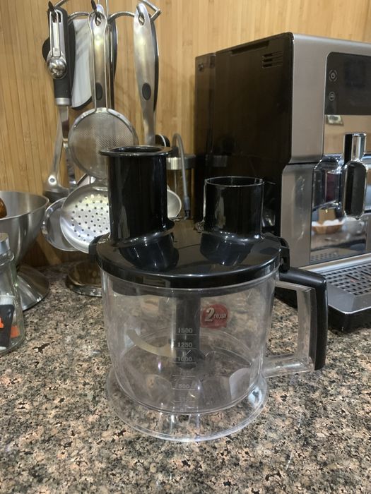 Чаша с крышкой и ножом от блендера Philips