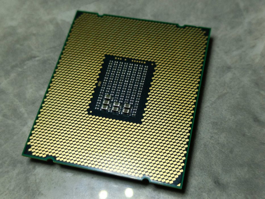 Процесор Intel Xeon E5-2698V4 LGA2011 - 20 ядер 40 потоків!