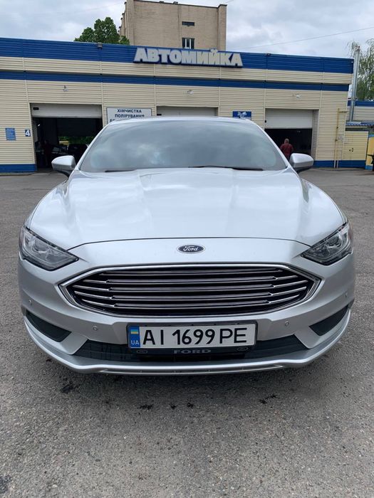 Автомобіль Ford Fusion SE