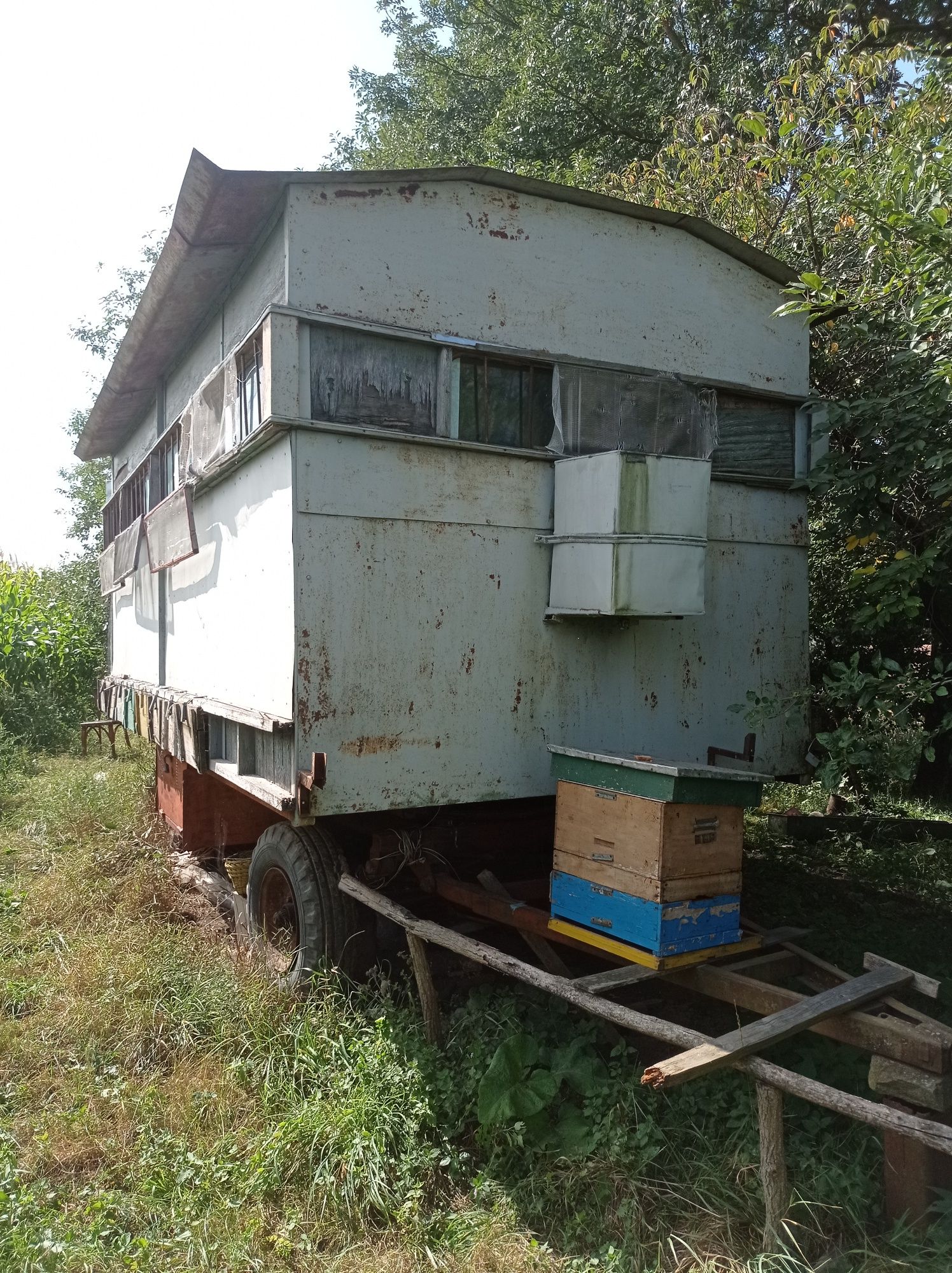 Продається пересувний бджолопавільйон .