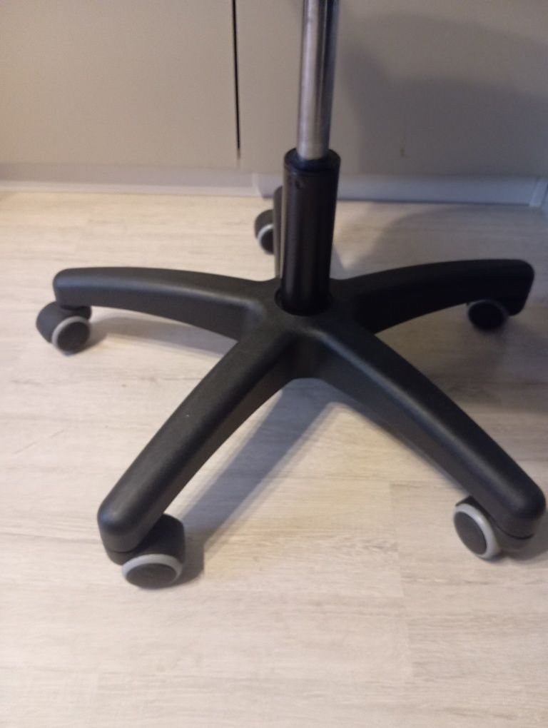 Krzesło biurowe Entelo dla dziecka