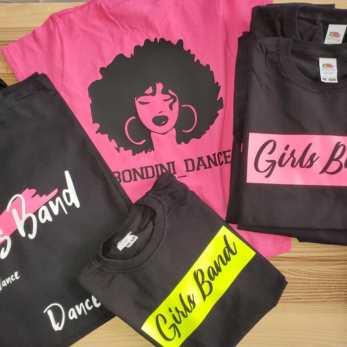 Друк під замовлення на одязі та головних уборах, брендування