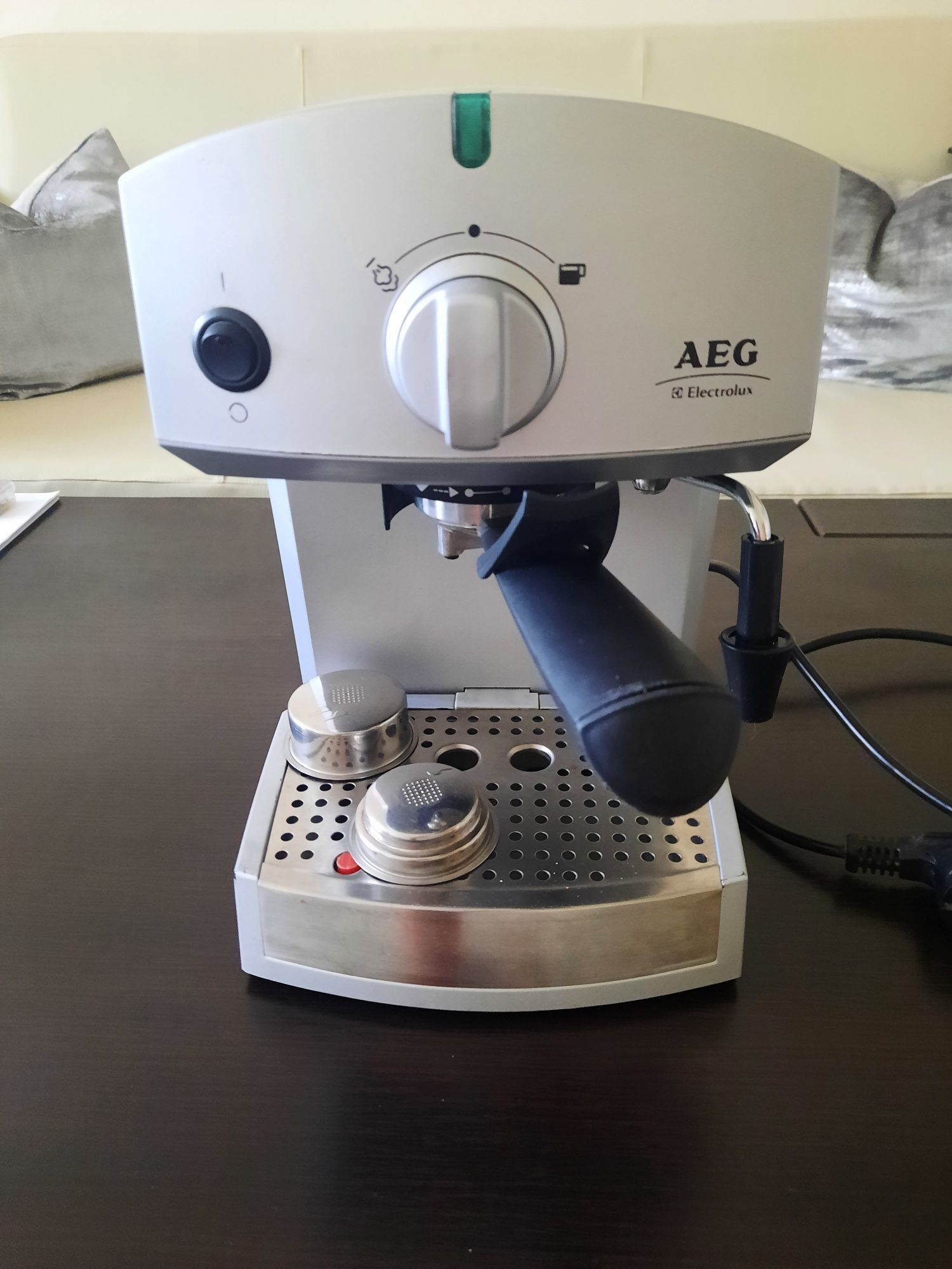 Ekspres do kawy kolbowy AEG