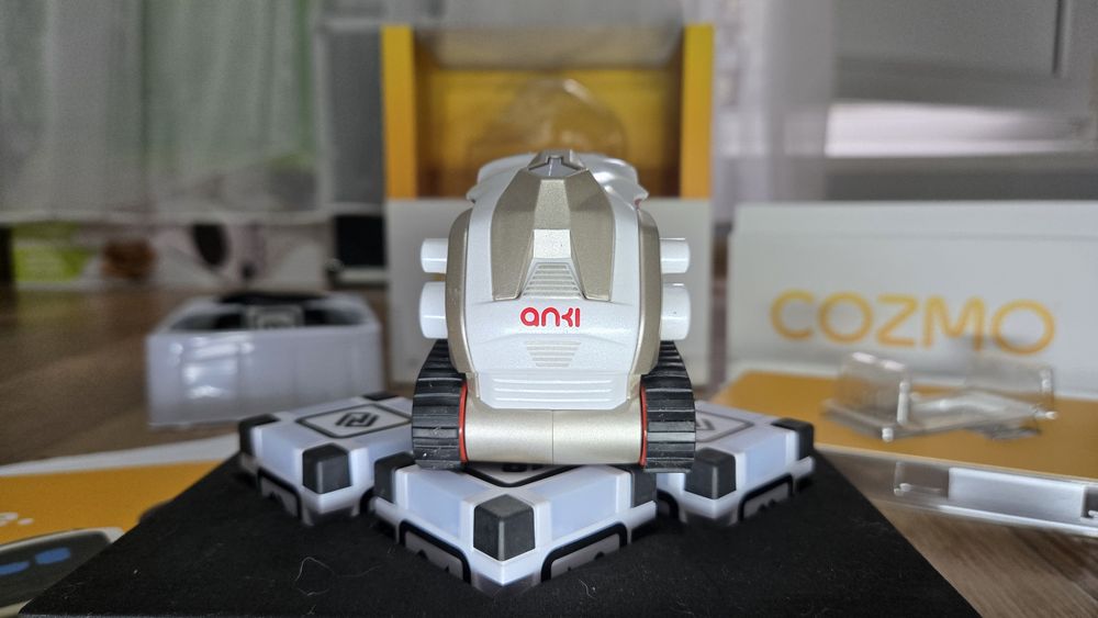 Робот Cozmo Anki