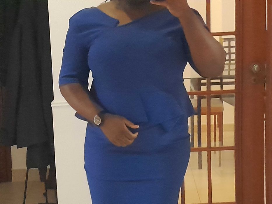 Vestido azul escuro elegante, caimento travado| marca Lady morgana