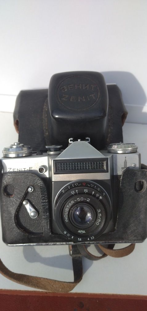 Плёночный фотоаппарат Зенит Е.
