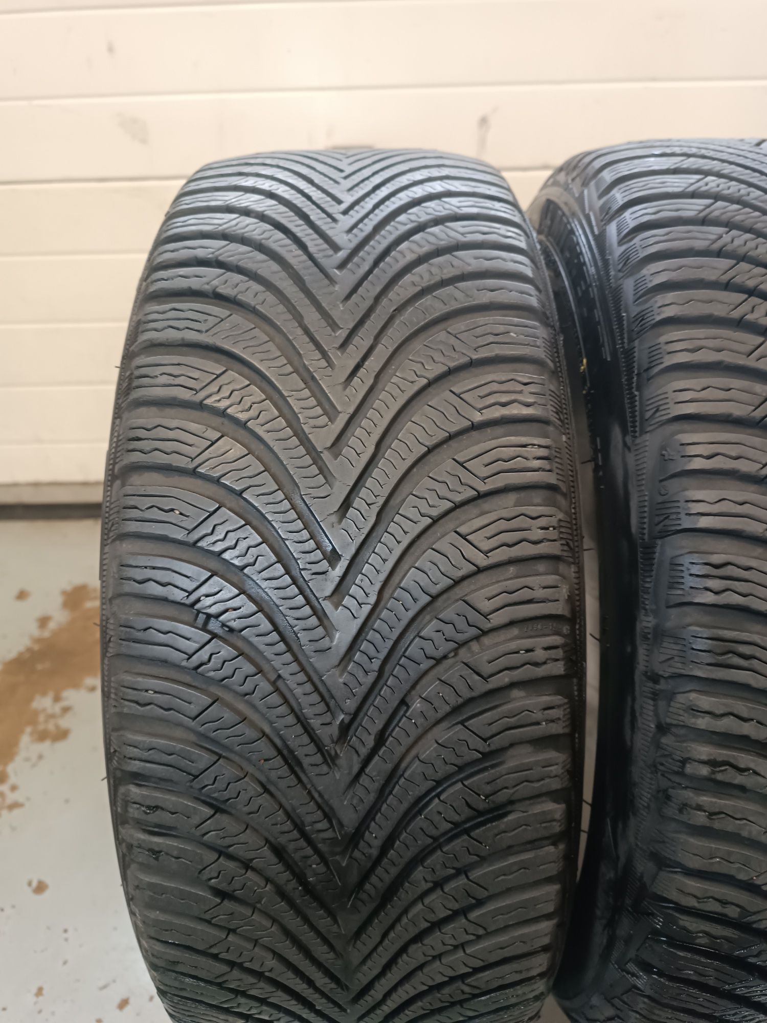 205/45R17 Michelin Alpin 5