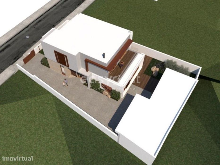 Moradia T4 independente situada na freguesia de Santa Joana