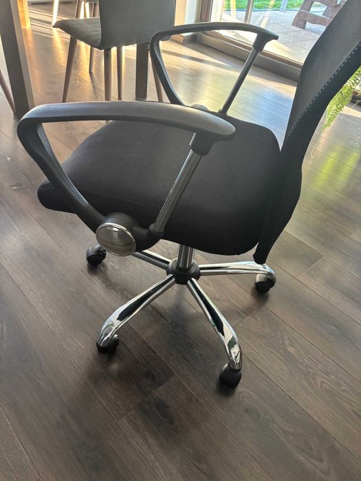 Fotel biurowy krzesło obrotowe czarny Jysk