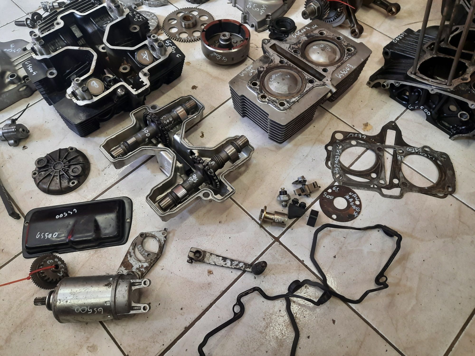 Suzuki GS 500 silnik części wał cylinder głowica magneto kapa skrzynia