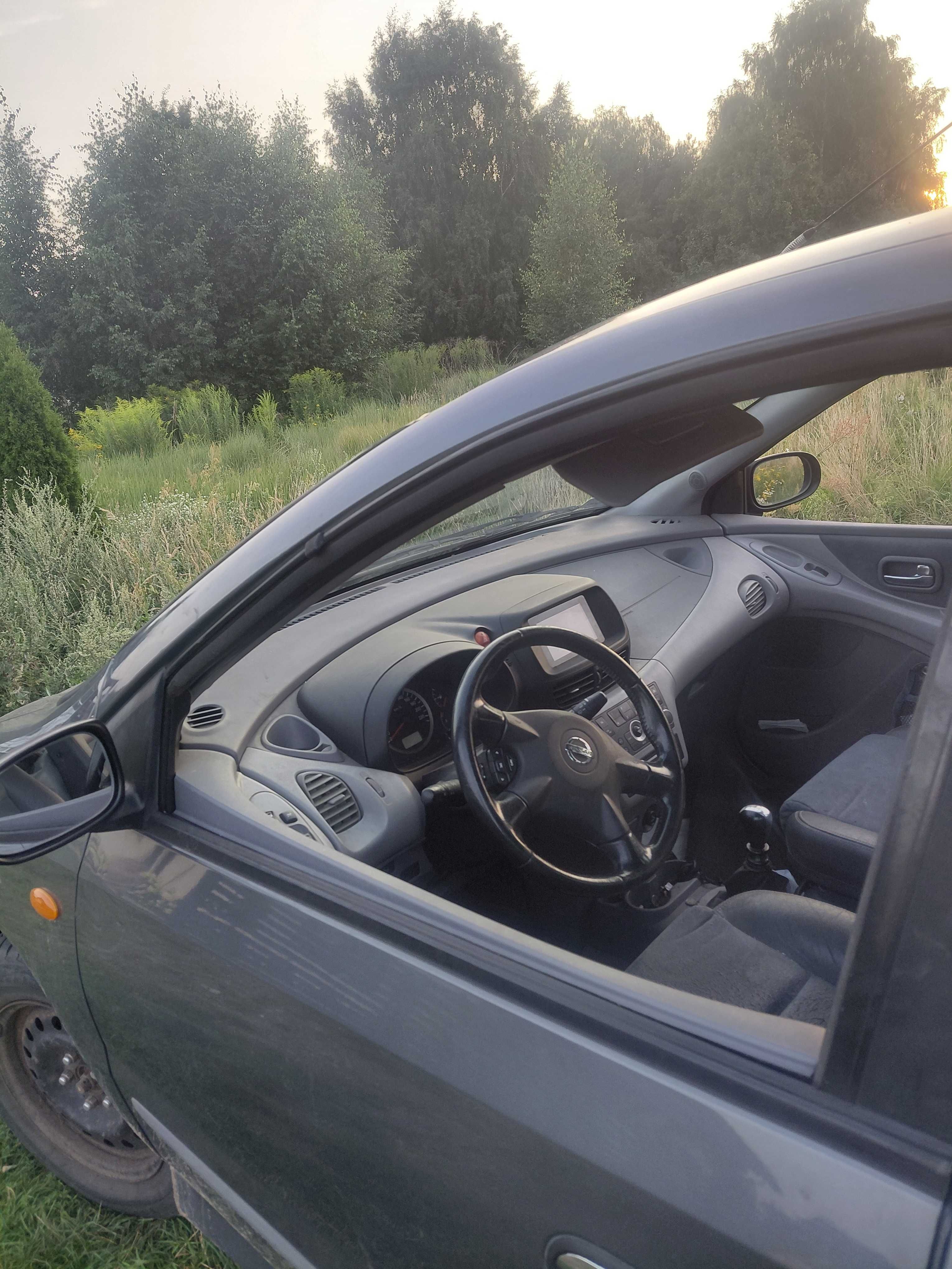 Almera Tino 2.2 diesel 136 km