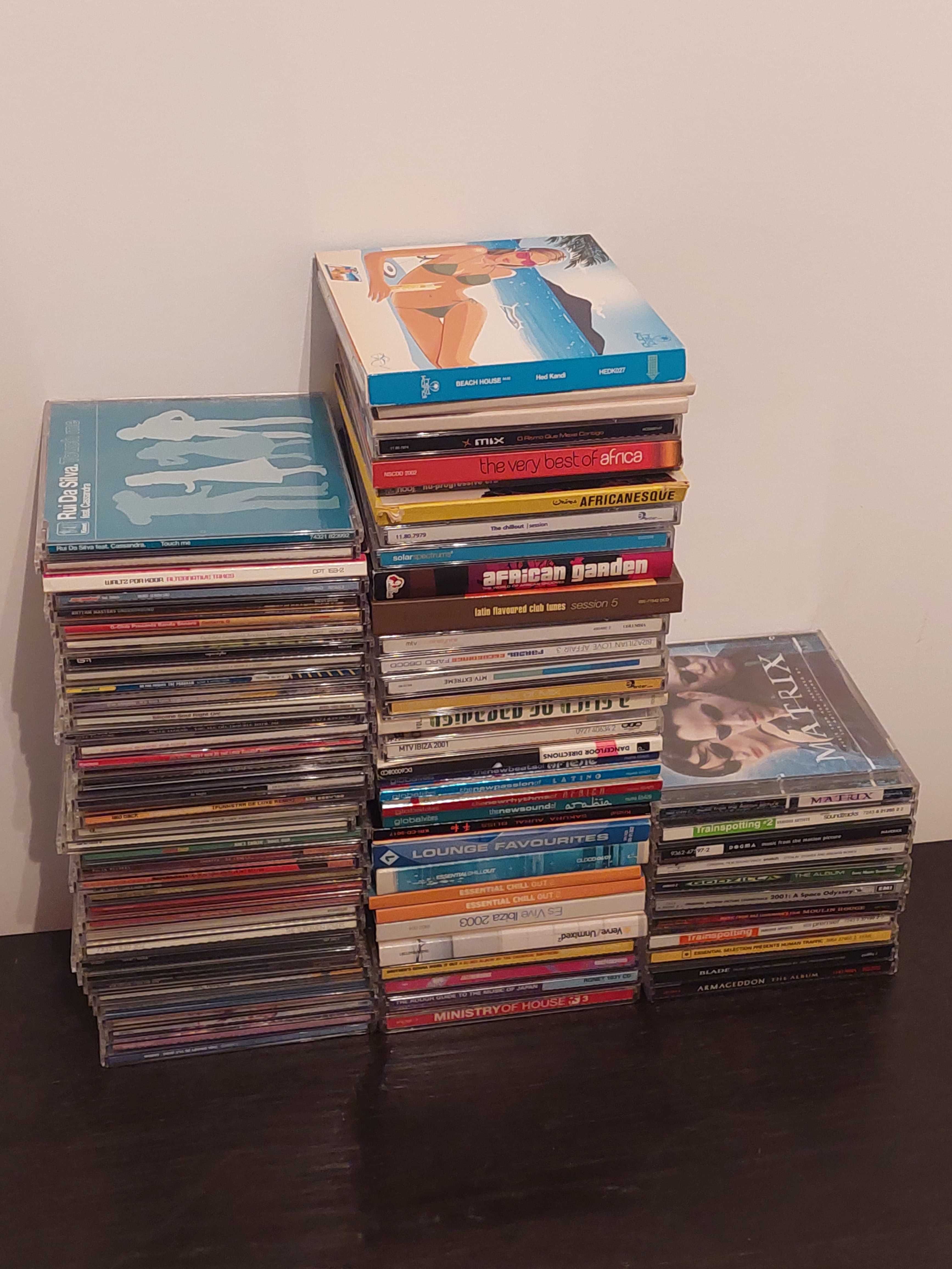 CDs música ... 39 singles, 31 compilações, 11 banda sonora filmes