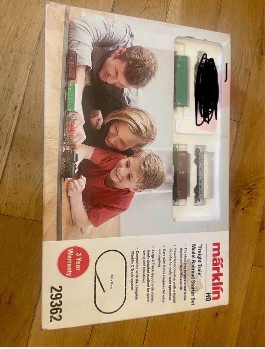 3 wagony z zestawu  Marklin H0 29362 pudelko  bez torow