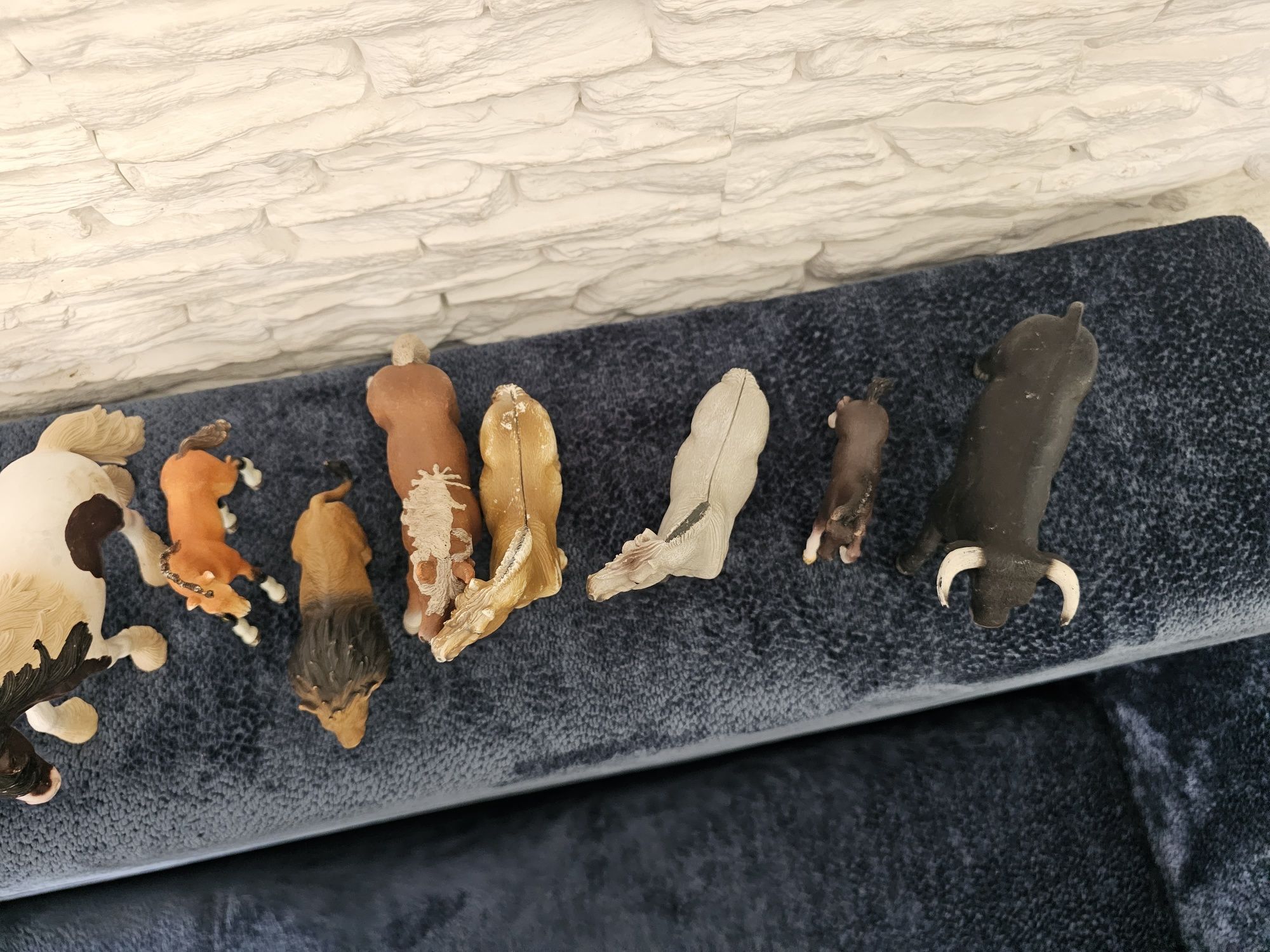 Konie, żyrafa, krowa, lew, byk schleich figurk 12 kompleti