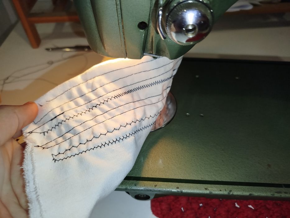 Máquina de costura refrey transforma