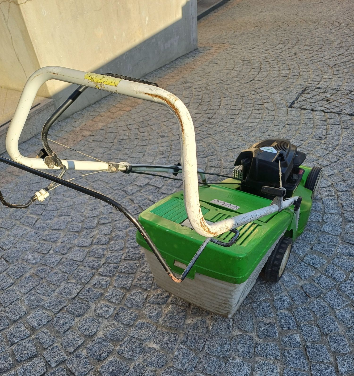Máquina corta relva