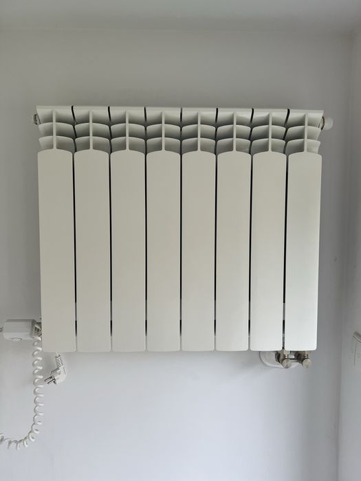 Grzejnik aluminiowy 9 żeberek dolny przyłącz grzałka 600W