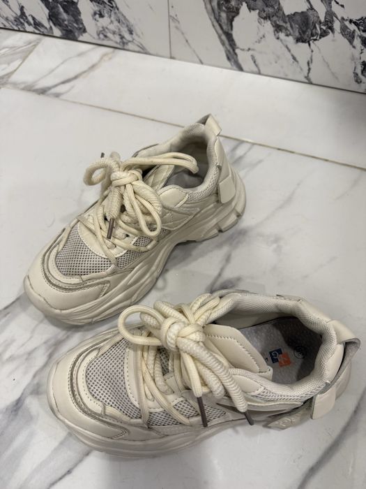 Кросівки на дівчинку