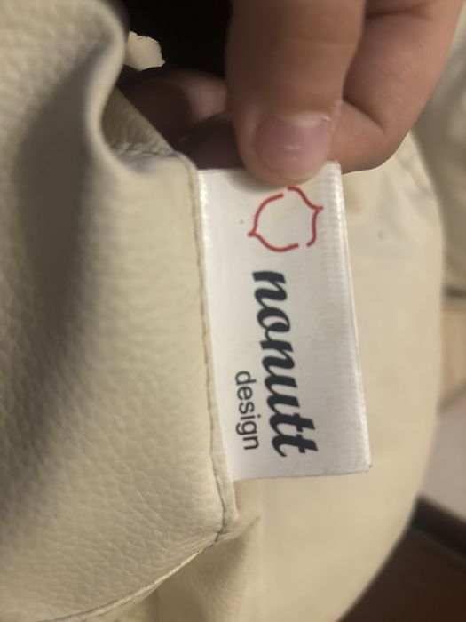 Beżowy Stożkowaty fotel XXL firmy nonutt