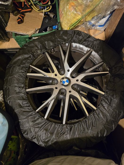 Felgi r17 z oponami Pirelli