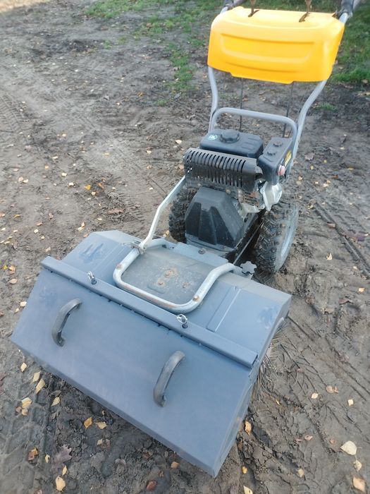 Zamiatarka spalinowa