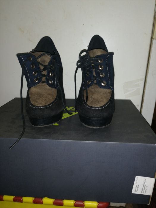 Полусапожки женские руки на шпильке!