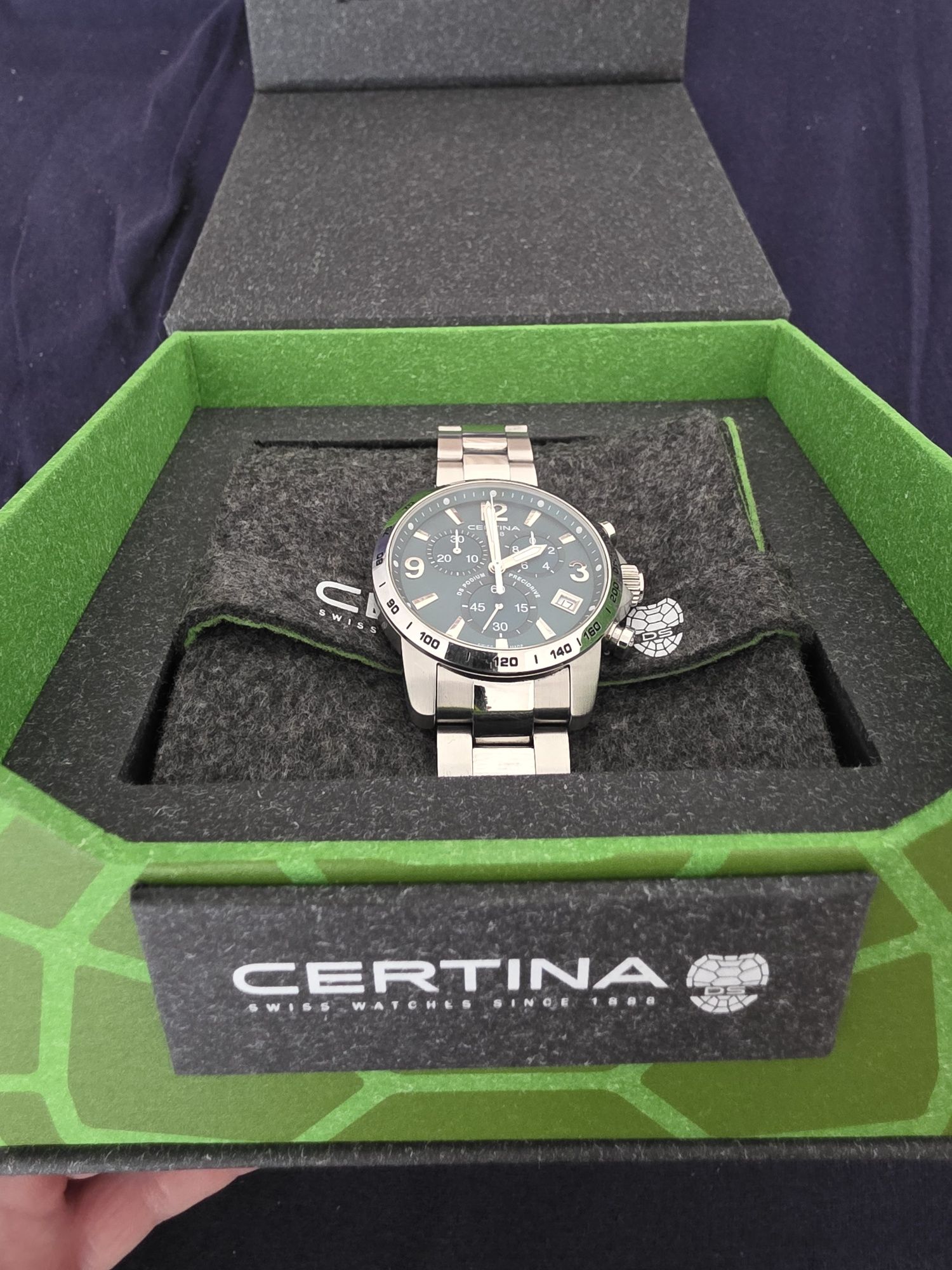 Продаю швейцарський годинник certina