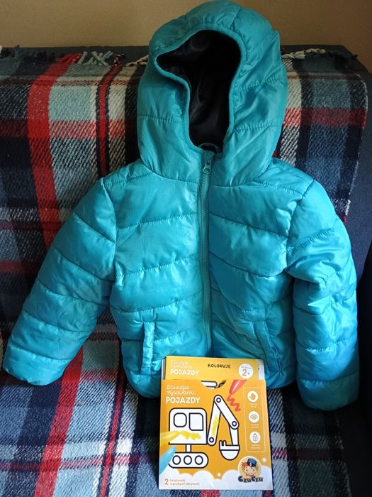 Śliczna błękitna kurtka Sinsay rozmiar 116,kolorowanki i list z nakle