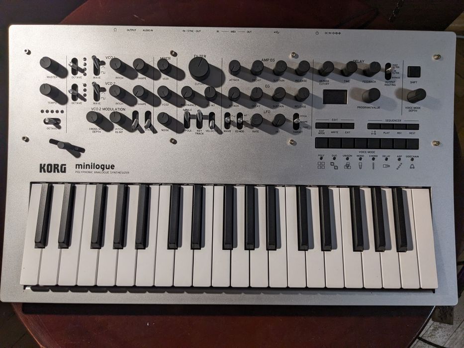 Синтезатор Korg Minilogue