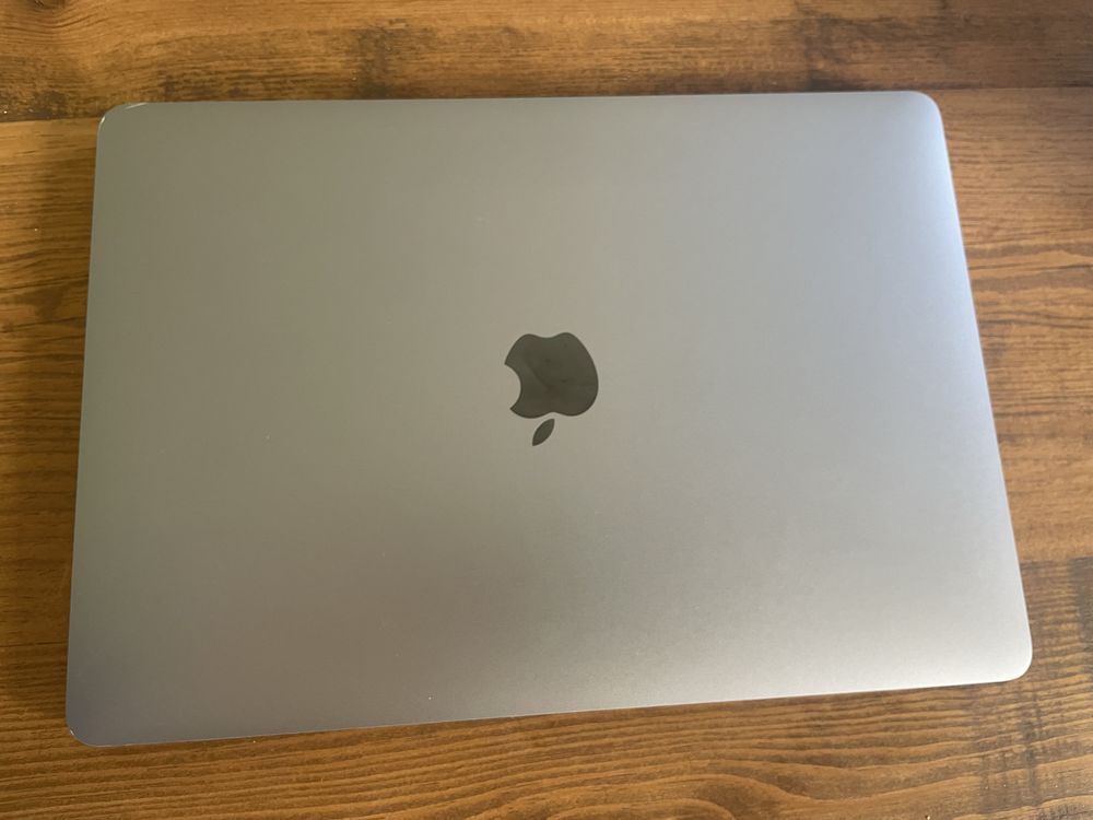 Apple Macbook Pro [touch bar - 13”] - Intel core I7