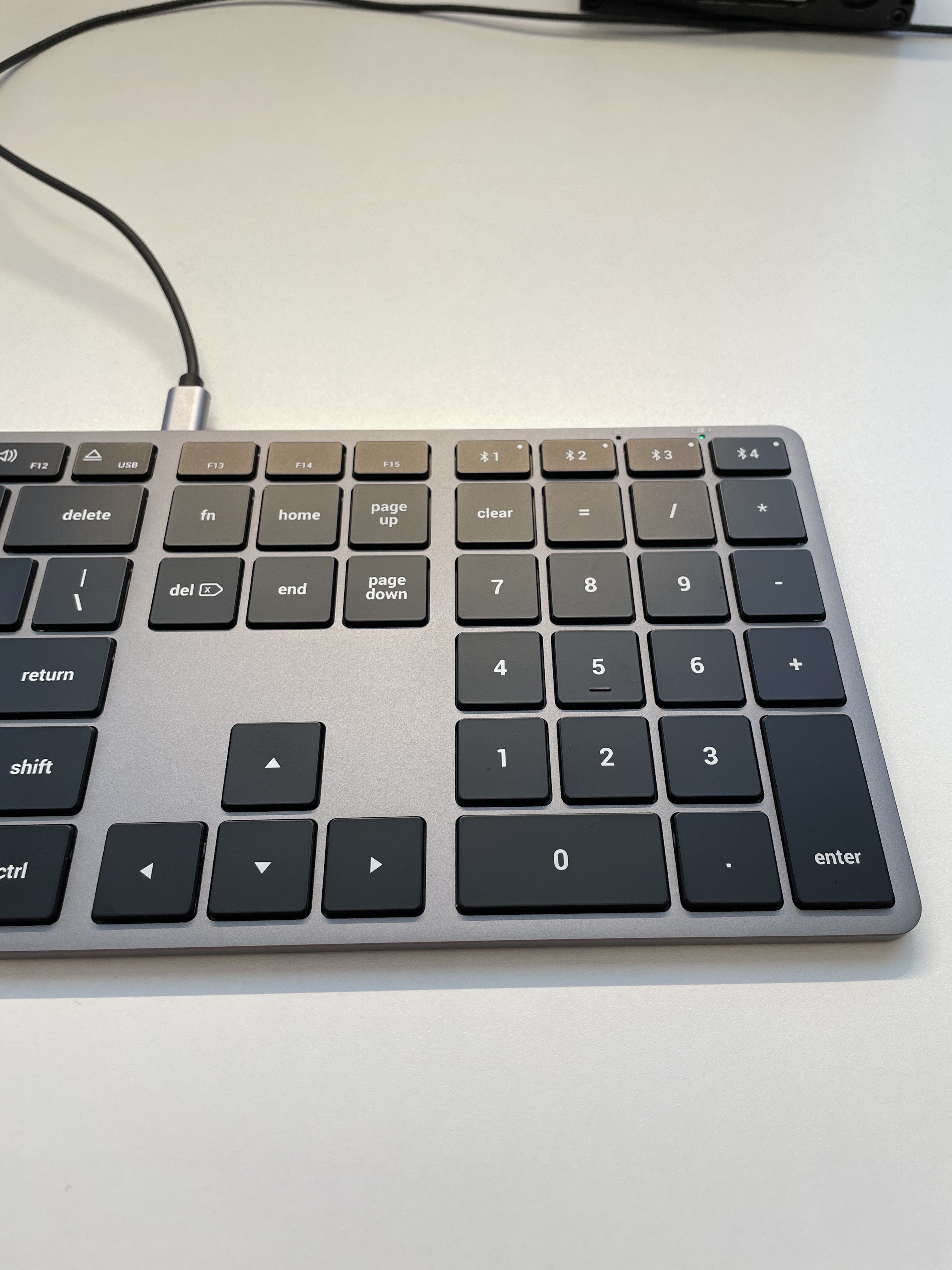 Клавіатура Mac — В ідеальному зовнішньому стані (На відновлення)