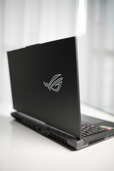 Laptop ROG Strix SCAR 17 G733 RTX 4090, AMD 9, 32GB, 2TB, 2K, 240HZ,