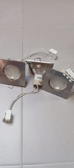 Aros inox quadrados com lâmpada gu 10 e suportes