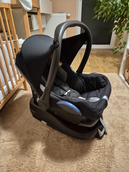 Fotelik samochodowy Maxi Cosi CabrioFix + Baza isofix FamilyFix.