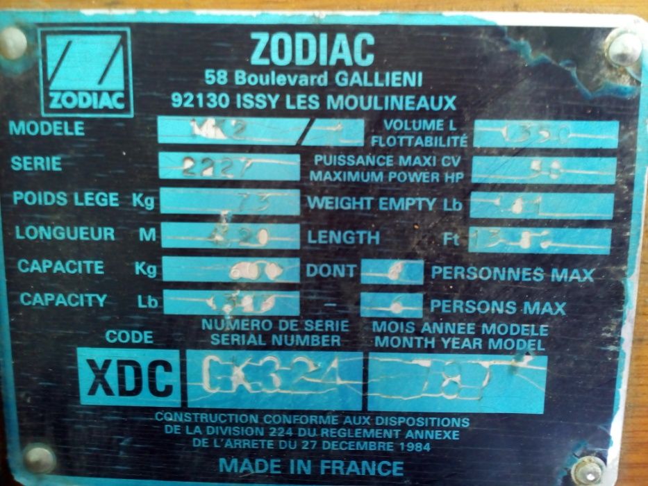 Vendo fundo de madeira para Zodiac