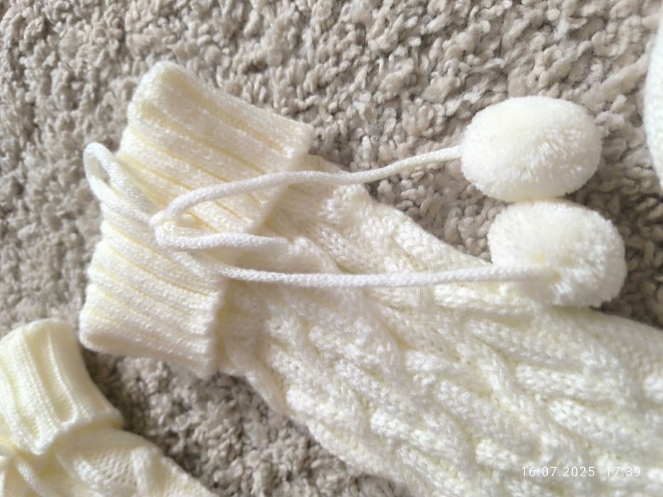 Nowe wełniane białe skarpety zimowe za kolana