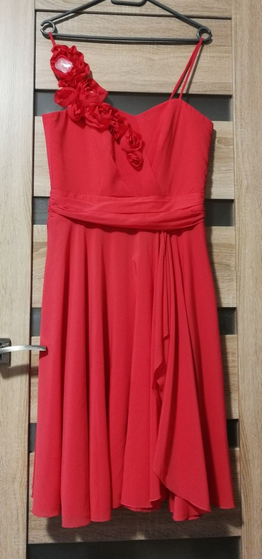 Zwiewna sukienka z dekoracyjnym ramiączkiem, Urtex Fashion House, 40