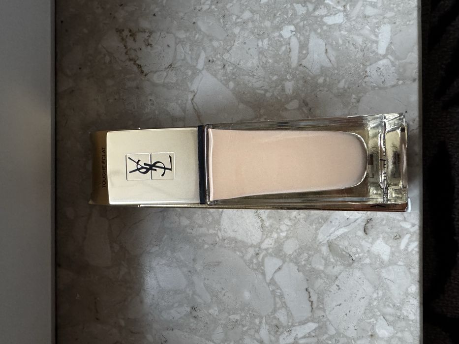 Yves Saint Laurent podklad do twarzy BD 25