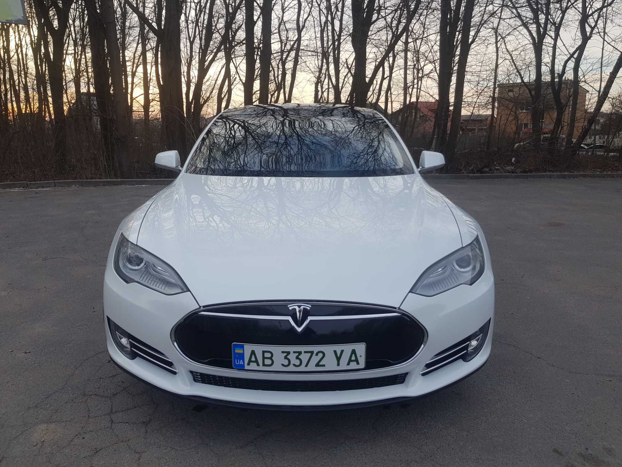 Продам Tesla Model S 85 2013 (intel)