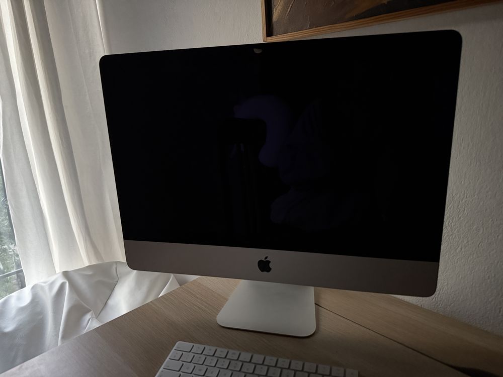 komputer iMac 21.5’’