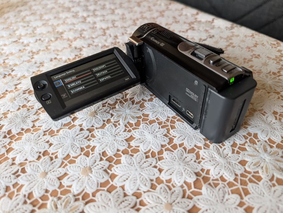 Продам відеокамеру Sony hdr-cx190e