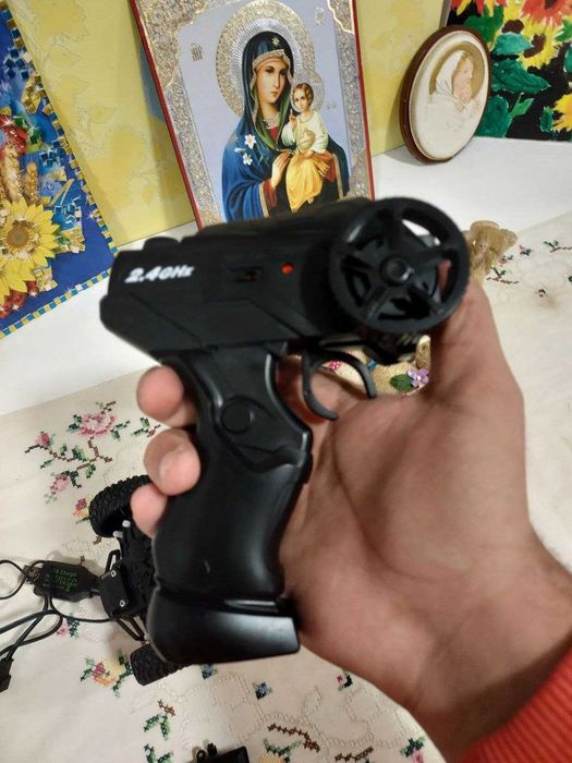 Продаю машинку на радіоуправлінні.