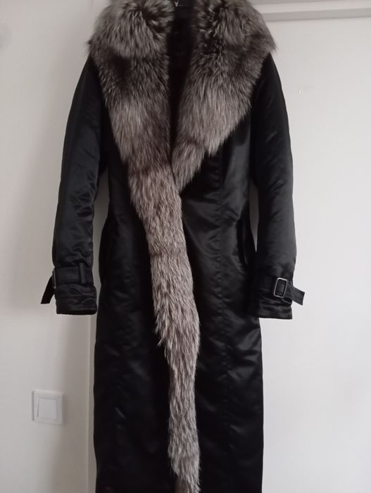 Пальто, тренч  с мехом чернобурки. Длина 120 см . Размер М -L