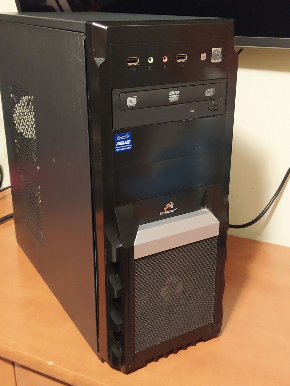 Komputer stacjonarny AMD Phentom 3.4 GHz 6 GB ram HDD 500 GB