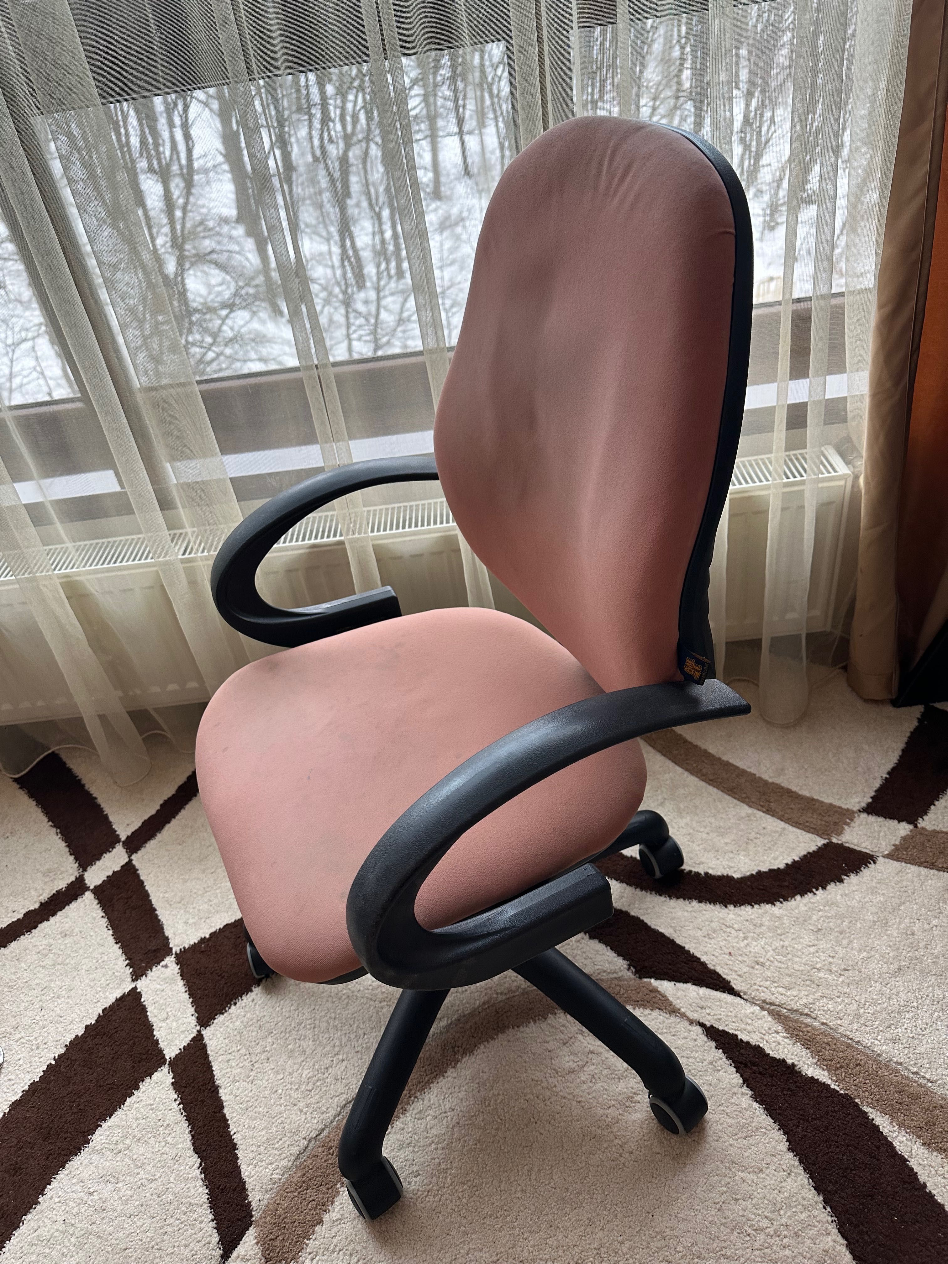 Крісло офісне коричневе