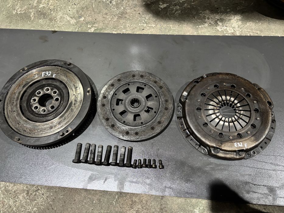 Dwumasa BMW E32 E34 240MM M30B35 M30B30 735i 730i 535i 530i sprzęgło
