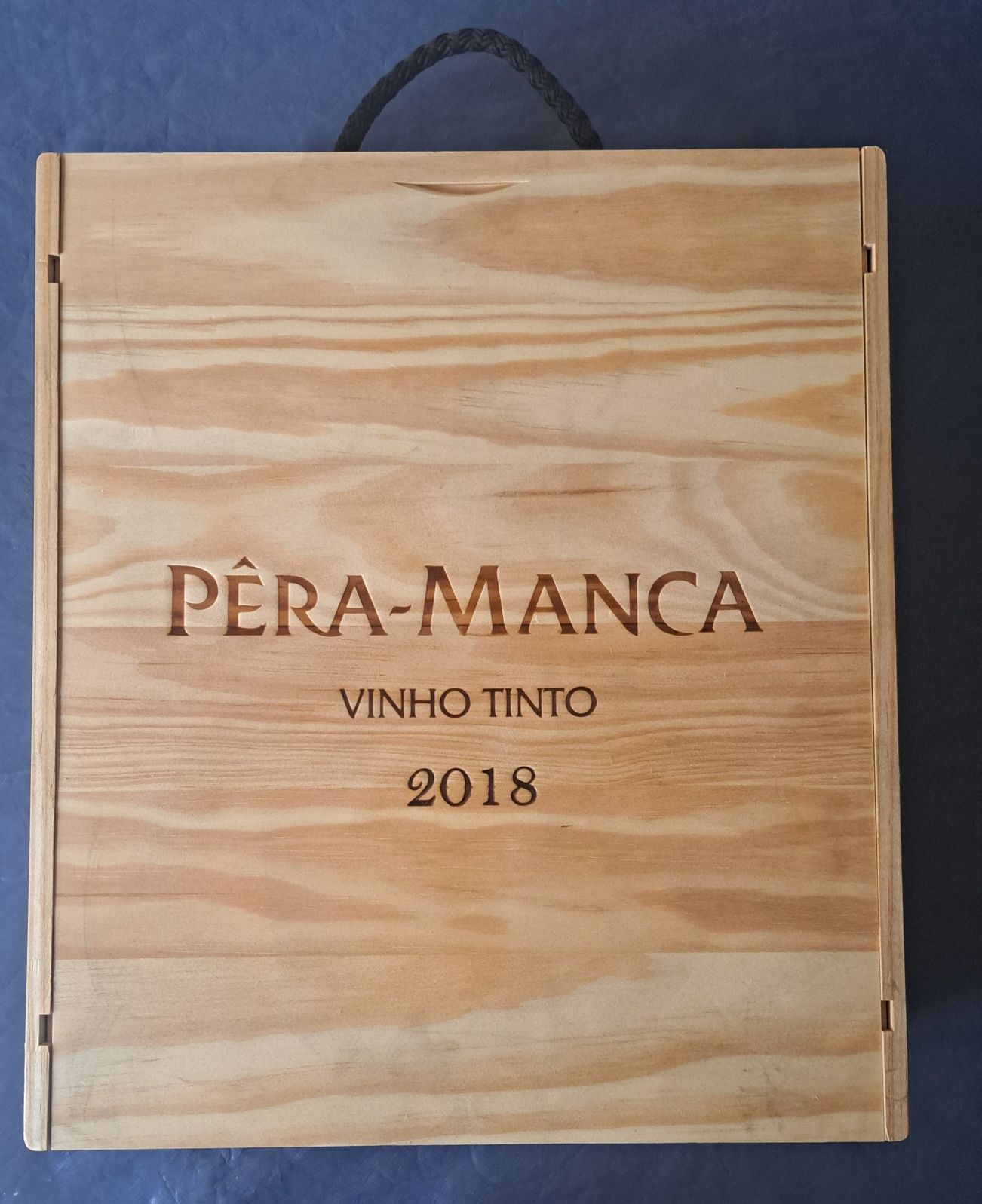 Caixas de vinho em madeira