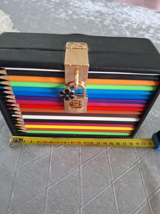 Torebka kuferek kredki