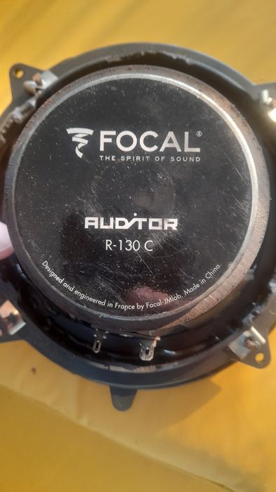 Colunas som Focal R130C